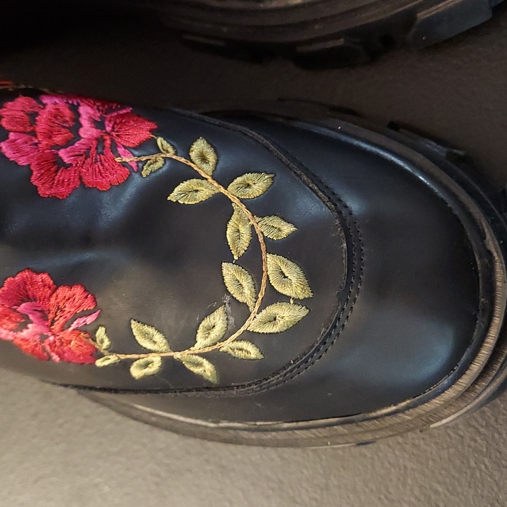 Farm Rio Rose Embroidered lug sole boots black and pink floral size 7.5 - Picture 4 of 14